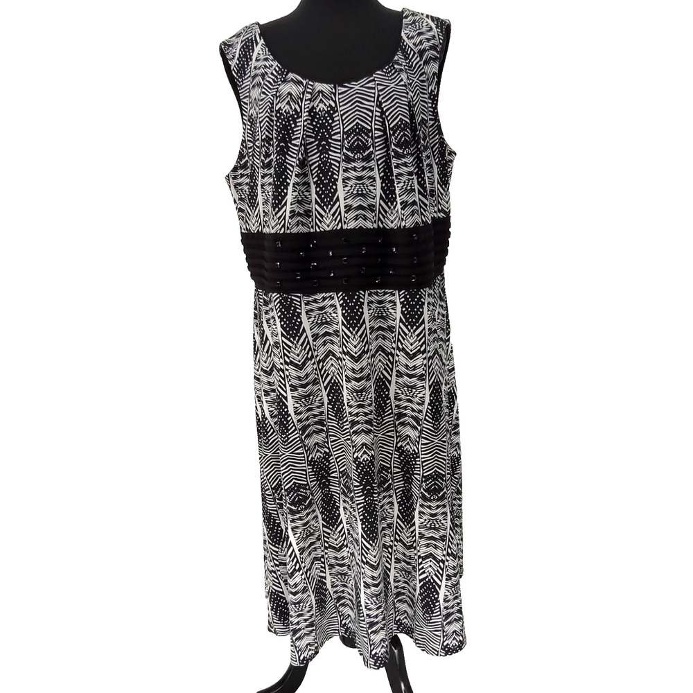 Dressbarn Woman Black White Sheath Dress Size 20 Beaded Waist band Bodice Lined